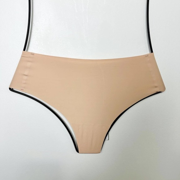 Everlane NWT The ReNew Seamless Stretch Low Rise Thong Panty Light Tan Sz Small - Picture 2 of 5
